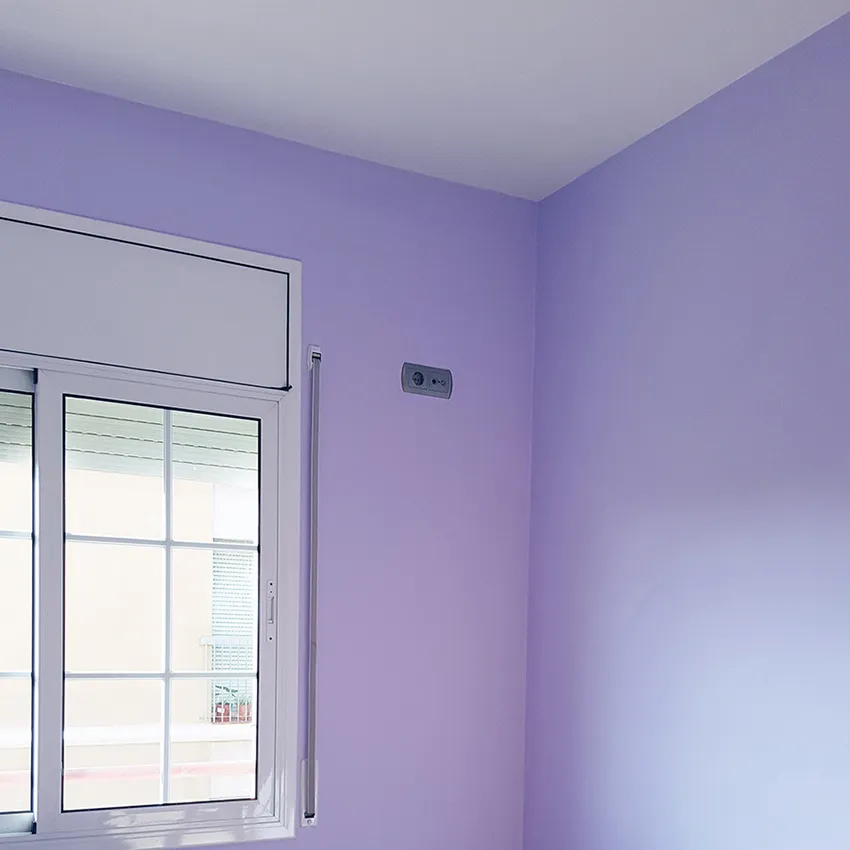 Instalación papel decorativo habitación juvenil en Barcelona - BARNACOLOR