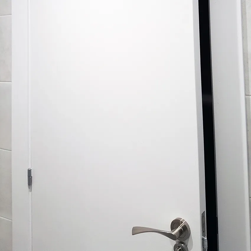 Esmaltar puertas de carpinteria en Barcelona - BARNACOLOR