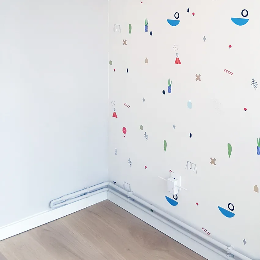 Instalación papel decorativo habitación juvenil en Barcelona - BARNACOLOR